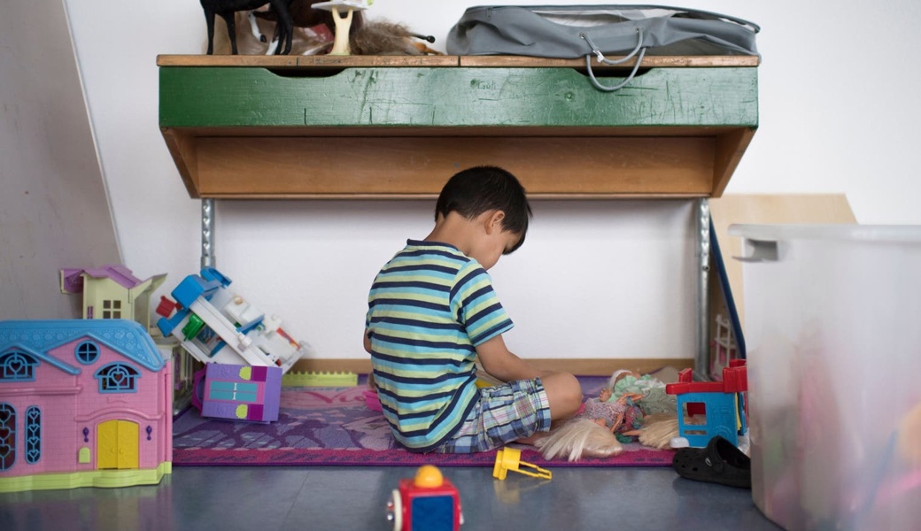 Laut einer Studie erleben viele Kinder in der Schweizer Nothilfe Gewalt und sind in ihrer Entwicklung gefährdet (Symbolbild).