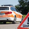 Von Heuballen eingeklemmt: Verletzter trägt zu seiner Rettung bei