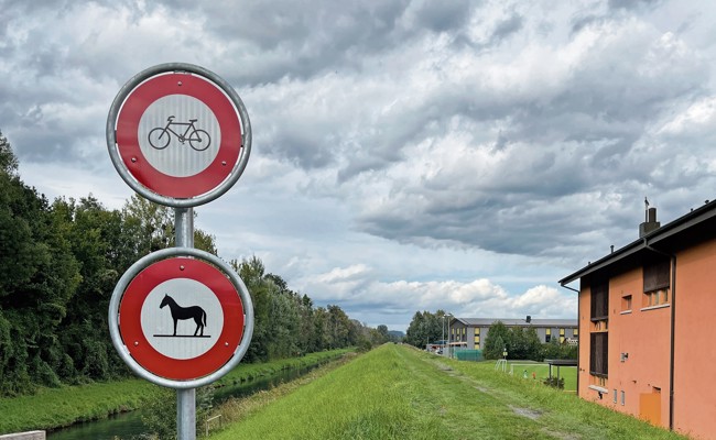 Plötzlich da, plötzlich wieder weg: Unbekannte stellen Verbotstafeln auf
