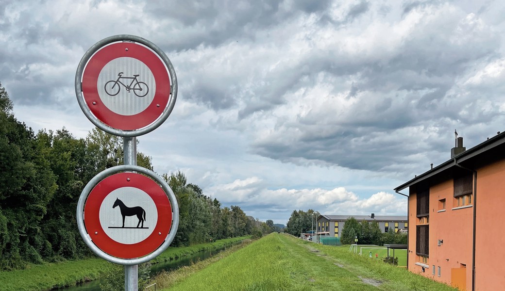 Plötzlich da, plötzlich wieder weg: Unbekannte stellen Verbotstafeln auf