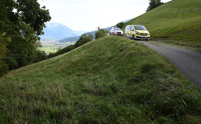 Quad stürzt von Strasse und überschlägt sich: eine Verletzte