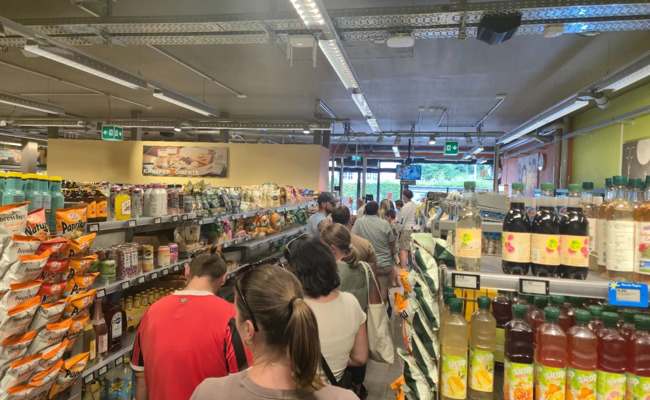 Ausverkaufte Regale und das am Sonntag: Erste 24-Stunden-Migros der Schweiz wird überrannt