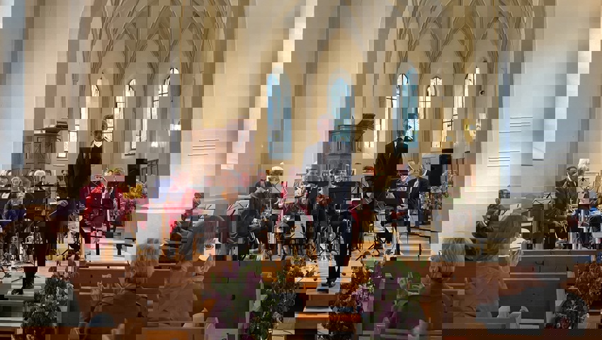  Applaus von einem begeisterten Publikum für Josef Althaus, seine Familienmusik und das Ensemble aus Oberschan. 