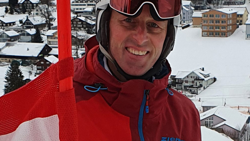  Während vieler Jahren voller Einsatz für den Nachwuchssport beim Skiclub Grabserberg: Hansueli Ganteinbein erhält den Ehrenpreis anlässlich des W&amp;O-Sportpreises 2021. 