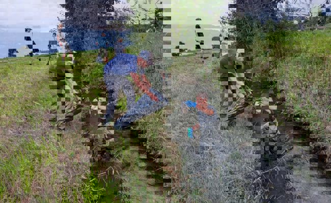 Für saubere Bäche: Freiwillige fischten Velos, Laptops und anderes aus dem Wasser