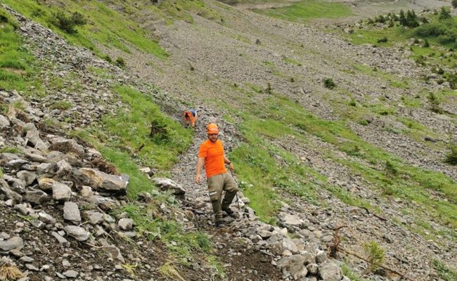 Wanderweg nach Felssturz durch Spezialisten und Zivilschutz geräumt