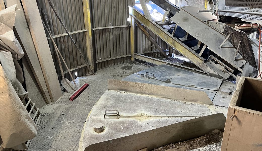 Widnau: Mann verliert Gleichgewicht und stürzt im Betonsilo