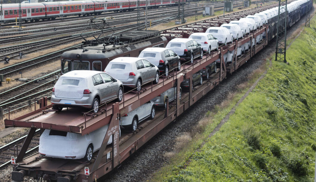  So lang wie der Zug ist auch die Lieferfrist für viele Autos. 