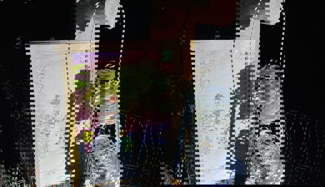  Von einer unbekannten Täterschaft beschädigt: Der Laternliweg in Grabs. 