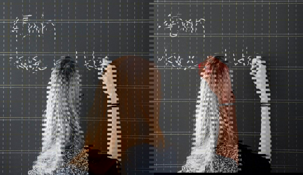 Wenige Wochen vor dem Start des neuen Schuljahrs werden im Kanton St.Gallen noch mehrere Dutzend Lehrpersonen gesucht. 