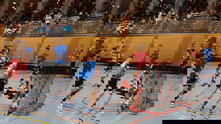  Gegen Embrach kommt es zum Duell um Platz drei: Andreas Tischhauser will auch in dieser Partie den gegnerischen Torhüter nicht nur beschäftigen, sondern auch bezwingen. 