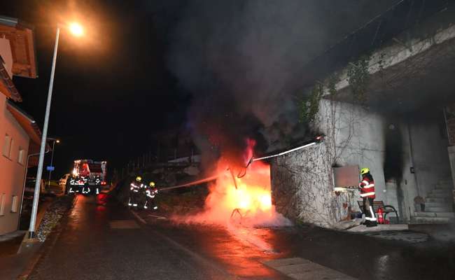 Garagenbrand mit hohem Sachschaden