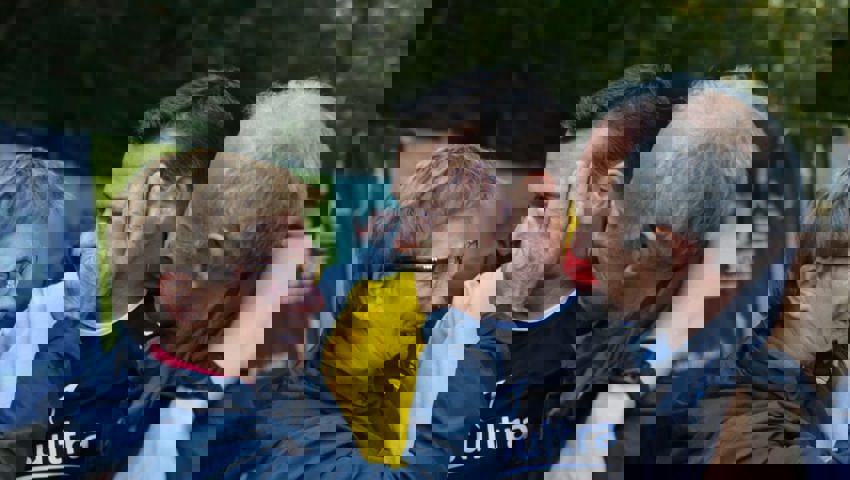  Swissultra - das sind neben sportlicher Höchstleistung auch Emotionen wie hier beim belgischen Weltrekordhalter Kenneth Vanthuyne und seinen Eltern. Archivbild: Robert Kucera