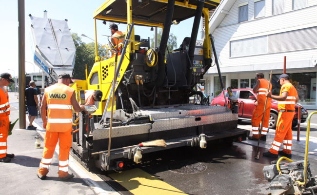 Kantonales Tiefbauamt bringt Deckbelag an der Staatsstrasse Anfang Juni ein