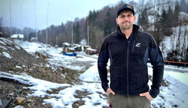 Im Dezember 2023 brannte seine Sägerei in Neu St.Johann ab: Nun baut Bruno Rutz seine Existenz neu auf