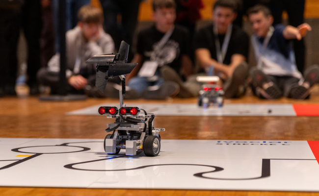 «RoboLeague»: Wer programmiert den raffiniertesten Roboter?