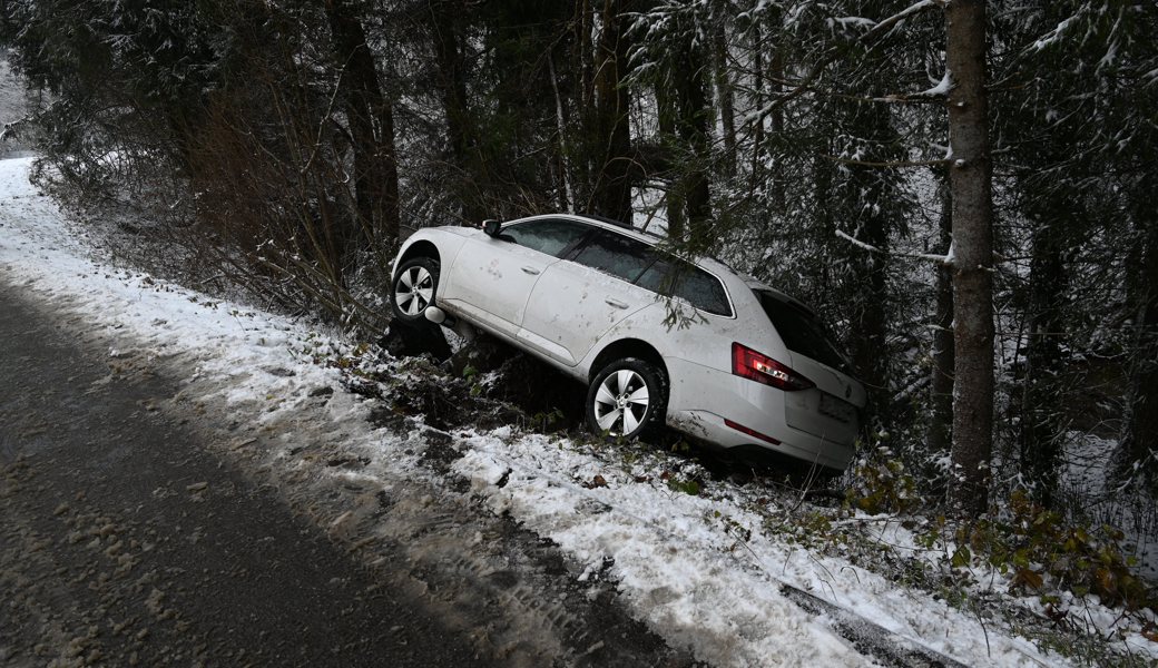 Im Toggenburg verunfallt: Eine 20-Jährige ist mit ihrem Auto in Bazenheid von der Strasse abgekommen.