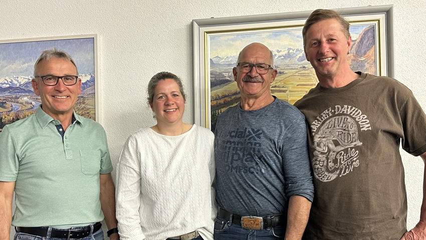 Der Vorstand des Vereins Alpabfahrt Rüthi, von links: Rolf Gächter (Aktuar/Werbung), Carina Rohner (Finanzen), Werner Heeb (Präsident), Erich Eicher (Beisitzer/Festwirt). Auf dem Bild fehlt Judith Schegg (Beisitzerin/Vizepräsidentin).