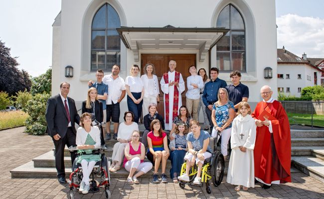 Jugendliche des Heilpädagogischen Zentrums erhielten ihre Firmung