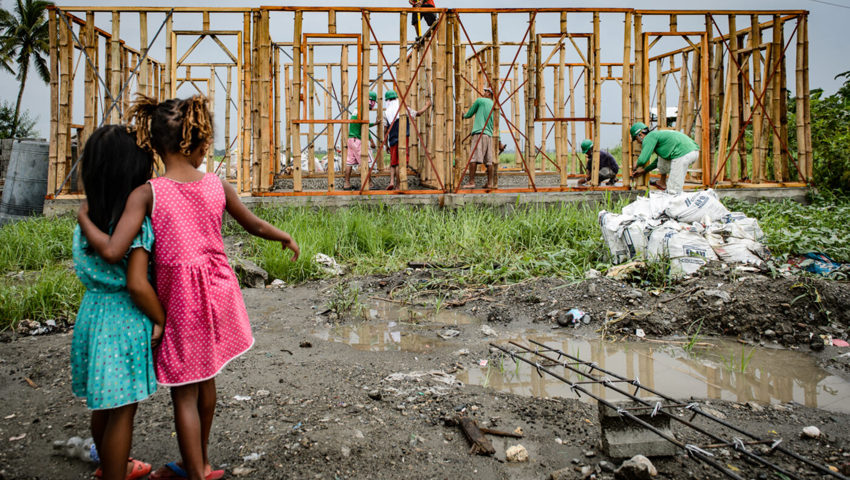  Nachhaltig, stabil und bezahlbar: Ein Haus aus Bambus für armutsbetroffene Menschen entsteht. Bilder: PD