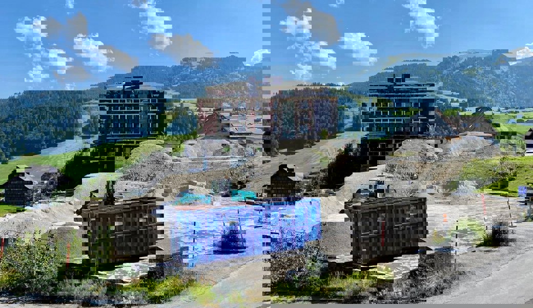 Rückbau beim abgebrannten Hotel Acker beendet: Zuvor klagten die Nachbarn über Lärm und Schmutz