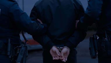 Festnahme nach Diebstählen aus Autos – Zeuge verletzt