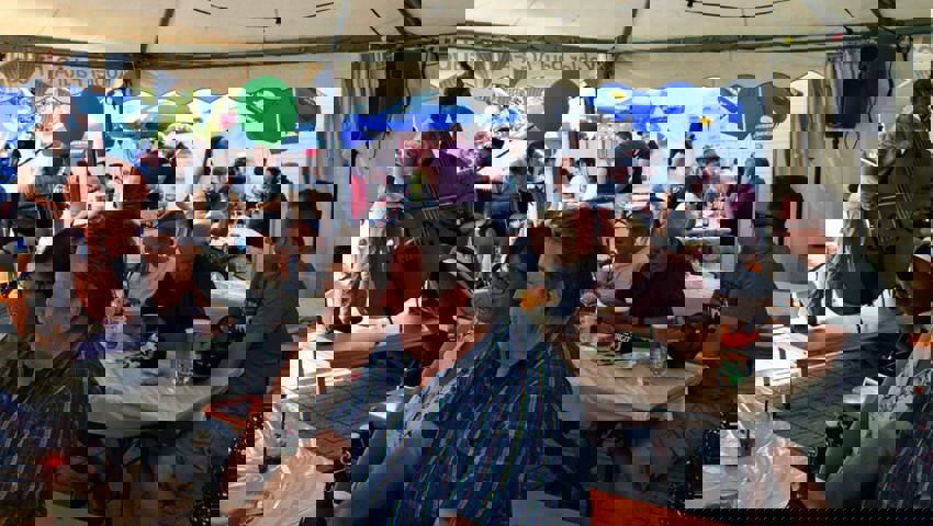  12. – 14. August: In Gams findet ein dreitägiges Dorffest statt. Das Dorf