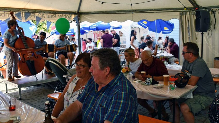 12. – 14. August: In Gams findet ein dreitägiges Dorffest statt. Das Dorf 12. – 14. August: In Gams findet ein dreitägiges Dorffest statt. Das Dorf