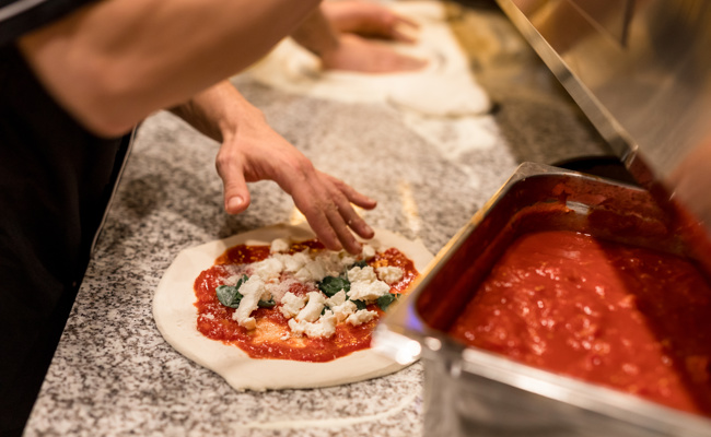 «Dosenfutter»: Gast schimpft online über Essen in Pizzeria und landet vor Gericht