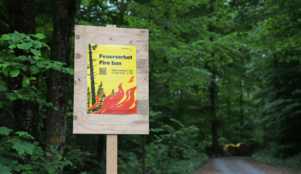 Die Gefahr von Waldbränden ist sehr hoch: Im ganzen Kanton gilt ab Freitagmittag ein absolutes Feuer- und Feuerwerksverbot.