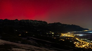 Die Nordlichter, gesehen vom Studner Berg aus, am Montag um 23.20 Uhr. Bild: Reto Beer