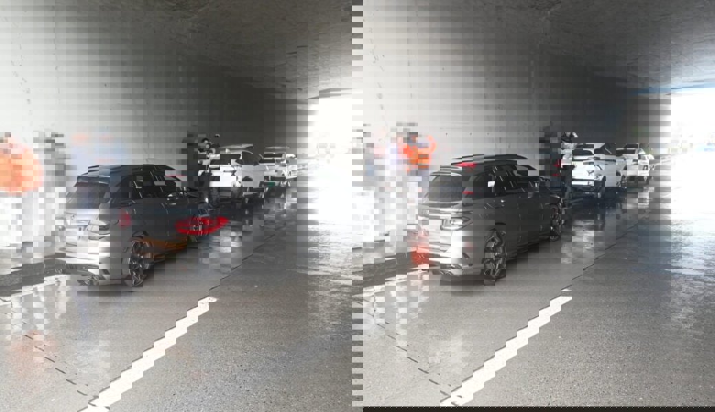  Elf Fahrzeuge waren insgesamt bei den Kollisionen auf der A13 bei Rüthi beteiligt. 