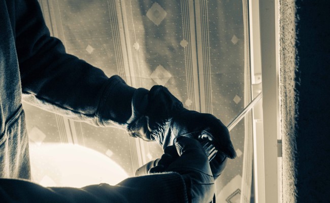 Bargeld mitgenommen und Schaden angerichtet