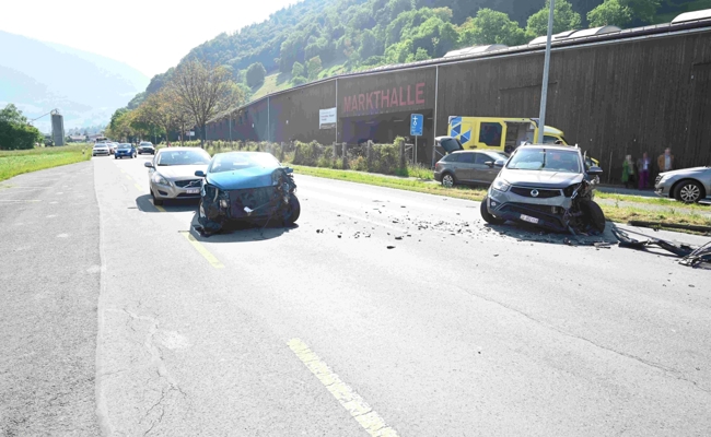 Zwei Verletzte bei Frontalkollision zwischen Sargans und Trübbach