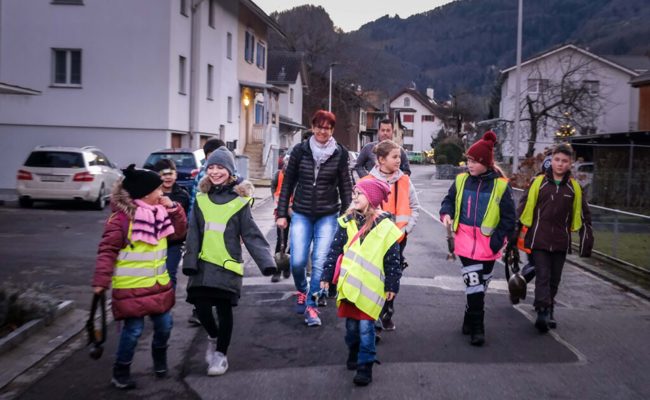 "Altjohr-Usschella": Ein Dutzend Kinder zogen mit Glocken durch Rans