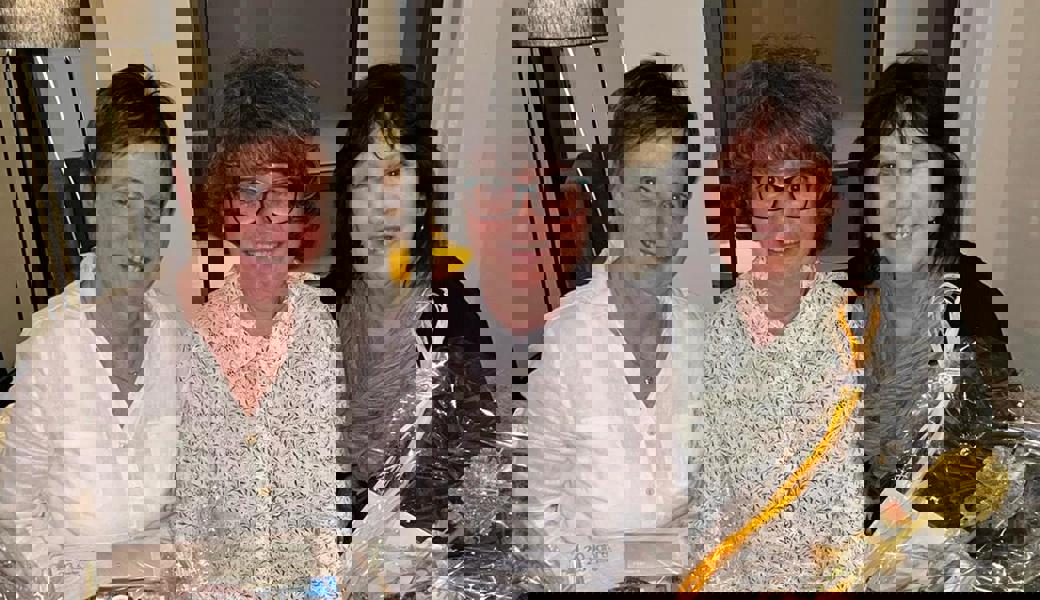 Präsidentin Corinne Bänziger ehrte Silvia Bevivino für ihre 20-jährige Mitgliedschaft und Andrea Beck für spezielle Verdienste (von links). Zu einem späteren Zeitpunkt geehrt wird Barbara Eggenberger, die dem Verein ebenfalls schon 20 Jahre angehört.