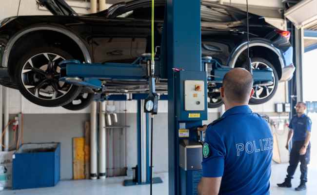 Polizei legt bei technischer Kontrolle zwei mangelhafte Autos still