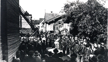 «Unheimliche Gestalten mit Masken» – Feuerwehrübung anno 1933