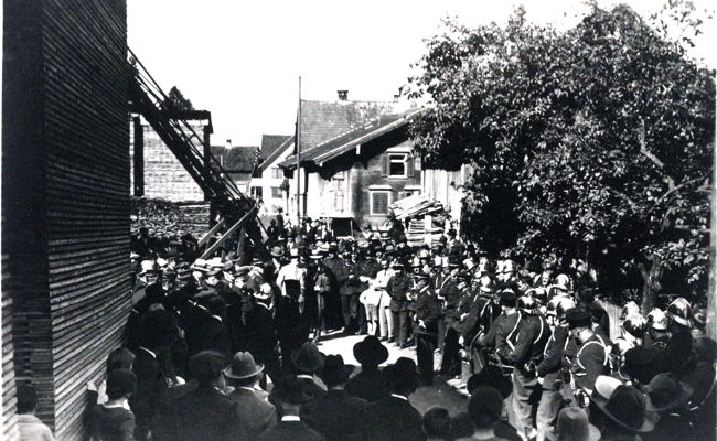«Unheimliche Gestalten mit Masken» – Feuerwehrübung anno 1933