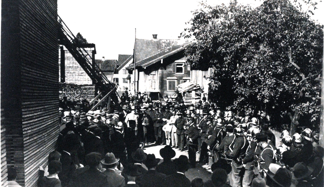 «Unheimliche Gestalten mit Masken» – Feuerwehrübung anno 1933