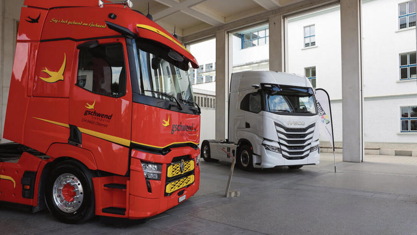 Vor dem Versammlungssaal konnten die neusten Lastwagenmodelle bestaunt werden.