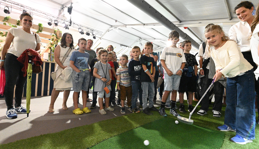 Golfen statt Glücksraddrehen: Ein Volltreffer im Wartauer Wiga-Auftritt