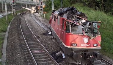 Gleisbagger schlitzt Lokomotive auf: Das ist vor einem Jahr in St.Fiden passiert