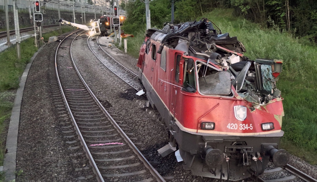 Gleisbagger schlitzt Lokomotive auf: Das ist vor einem Jahr in St.Fiden passiert