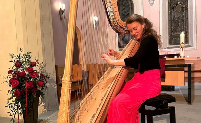 Ein Abend zum Verlieben: Harfenistin Marika Cecilia Riedl spielte in der Kirche