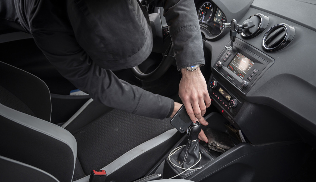 Der junge Mann, der sich vor dem Kreisgericht verantworten muss, durchsuchte auf drei Bauernhöfen im Bannriet und im Burst in Altstätten Autos – insgesamt werden ihm 30 Straftaten angelastet