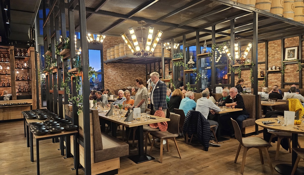 Mitglieder des HEV Werdenberg im Brauhaus.