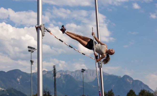Selina Metzler überspringt souverän die Marke von 3.20 m