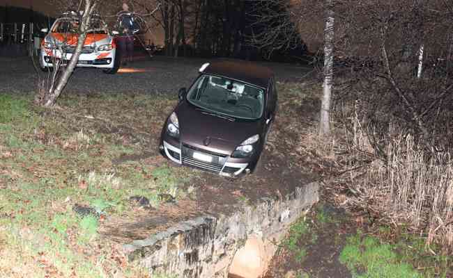 58-Jähriger fuhr betrunken eine Böschung hinunter